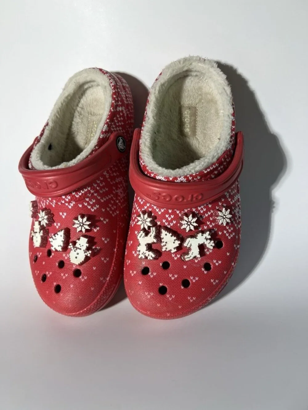 Women's Size 7 Crocs Lined Holiday Charm Clog Red/White w/Jibbitz Ugly Sweater - Picture 5 of 15